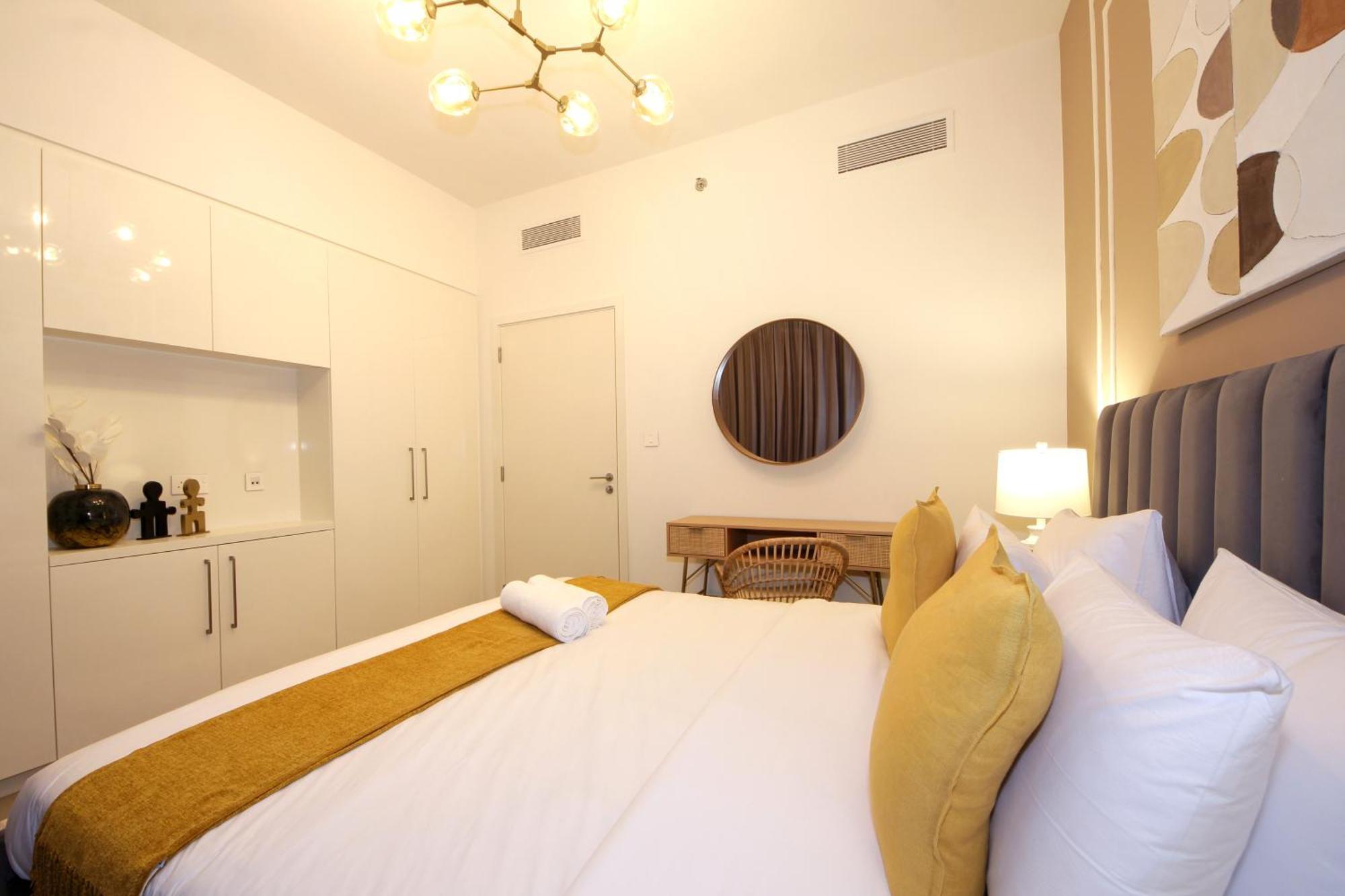 Rh -skyline Serenity, High-floor Oasis In Downtown, Walk To Burj Khalifa Apartment